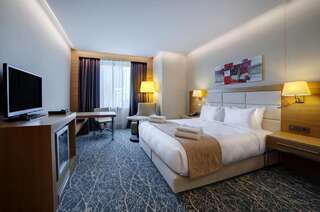 Отель Holiday Inn Baku Баку Номер с кроватью размера "king-size" - Для некурящих-3